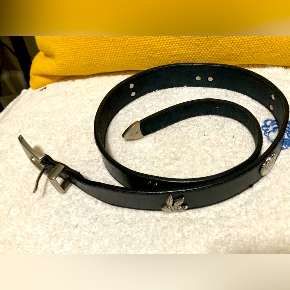 Looney Tunes Size 32 belt in black leather with silver hardware